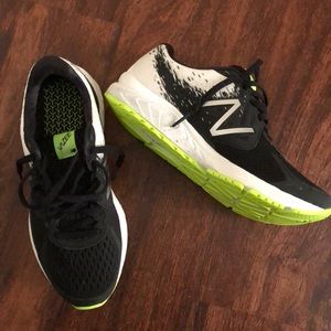 Vazee New balance sneaks size 6.5.
